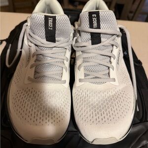 Women’s Brooks Trace 3 Athletic Shoes - White and Gray